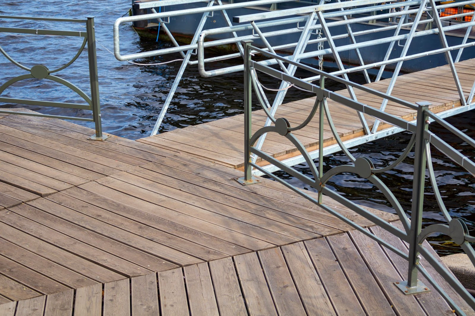 Fish Port Railing Boat Dock Railing Ideas: Safe, Stylish, Low-Maintenance Options